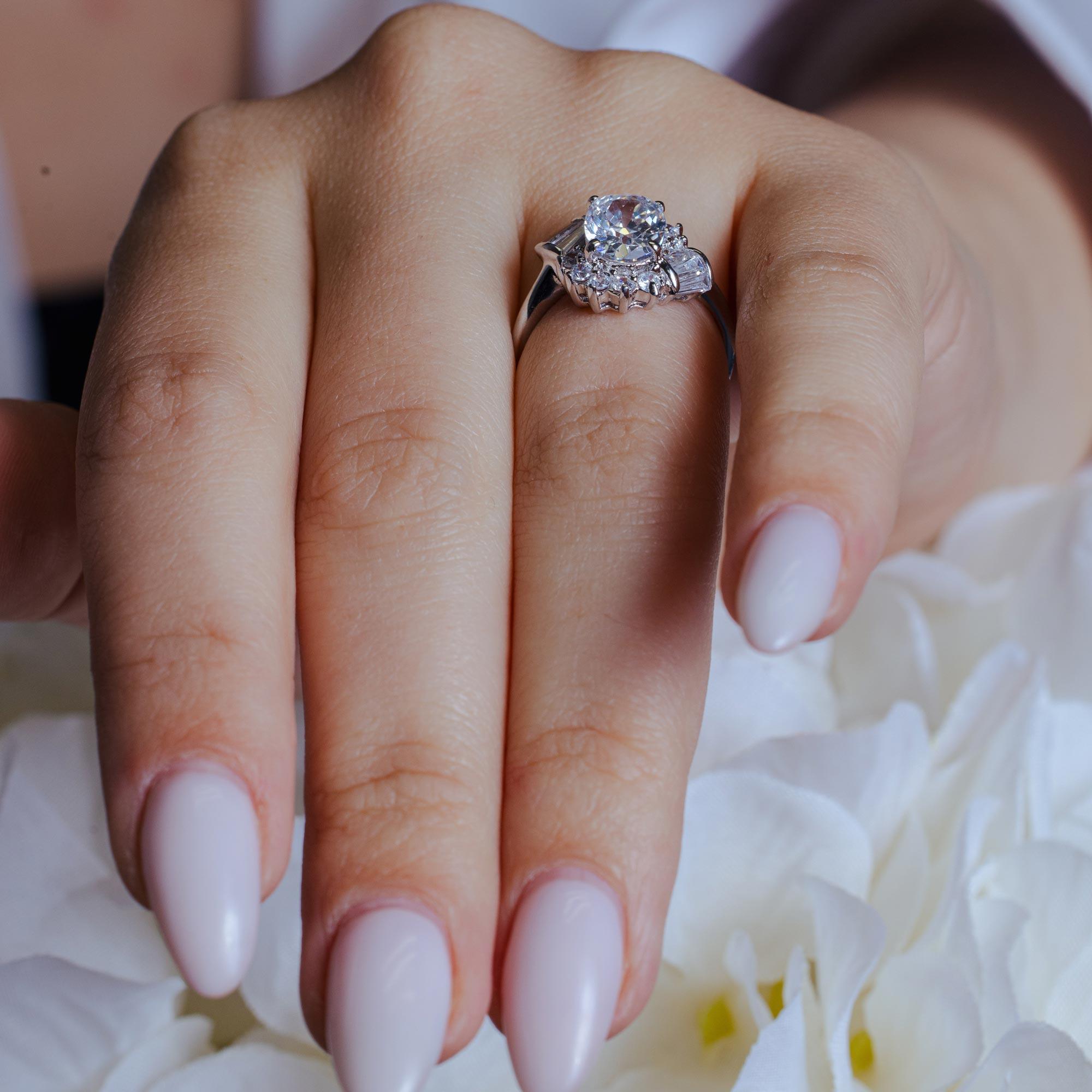 Anillo nupcial de circonita transparente con múltiples formas chapadas en rodio de plata 925 - BGR00550