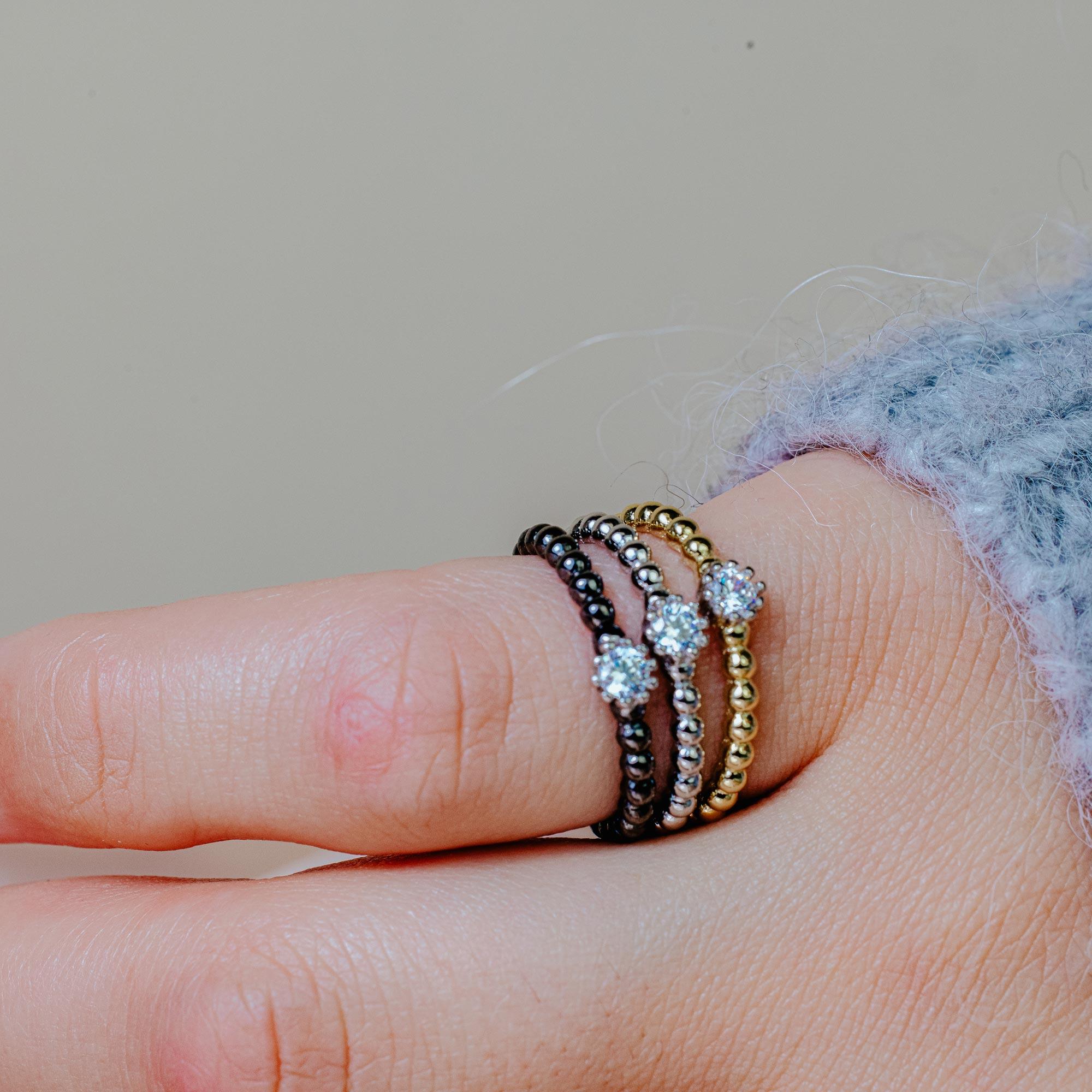 Anillo de plata de ley 925 con circonitas cúbicas en tres tonos - BGR01170