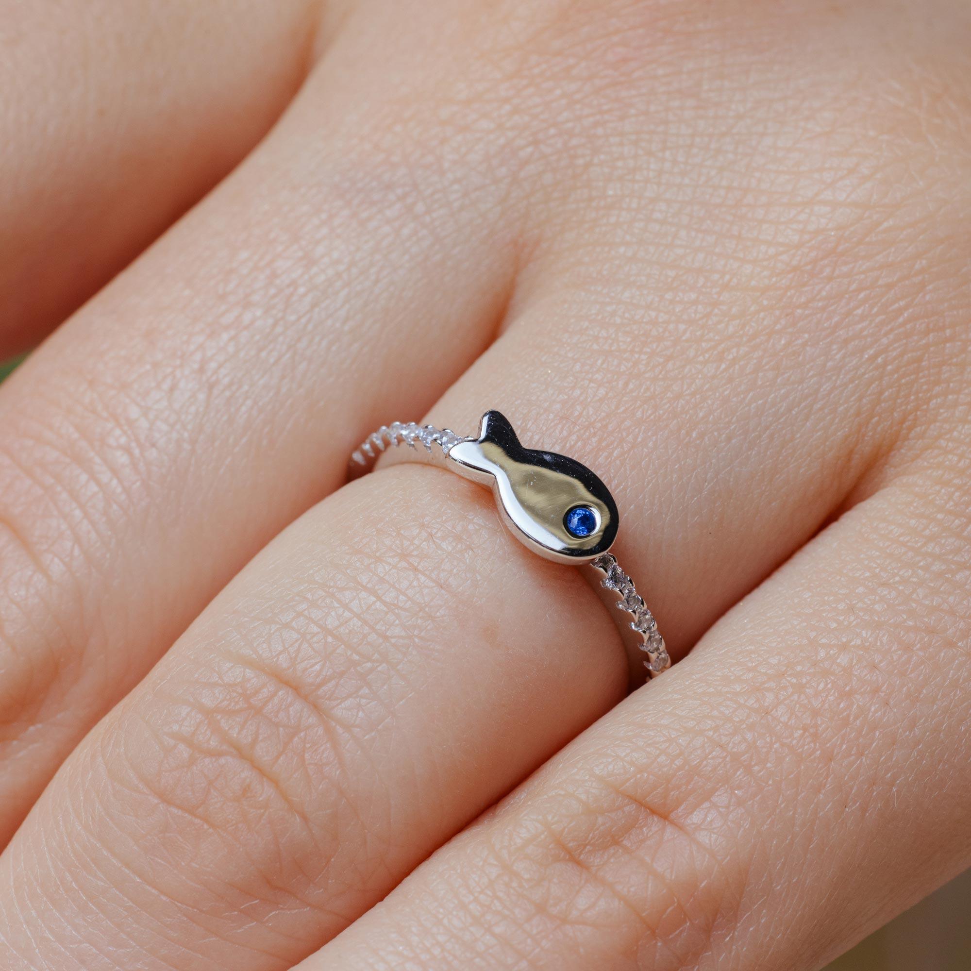 Anillo de pez de plata de ley 925 rodiada con cuerpo de circonita - BGR01296