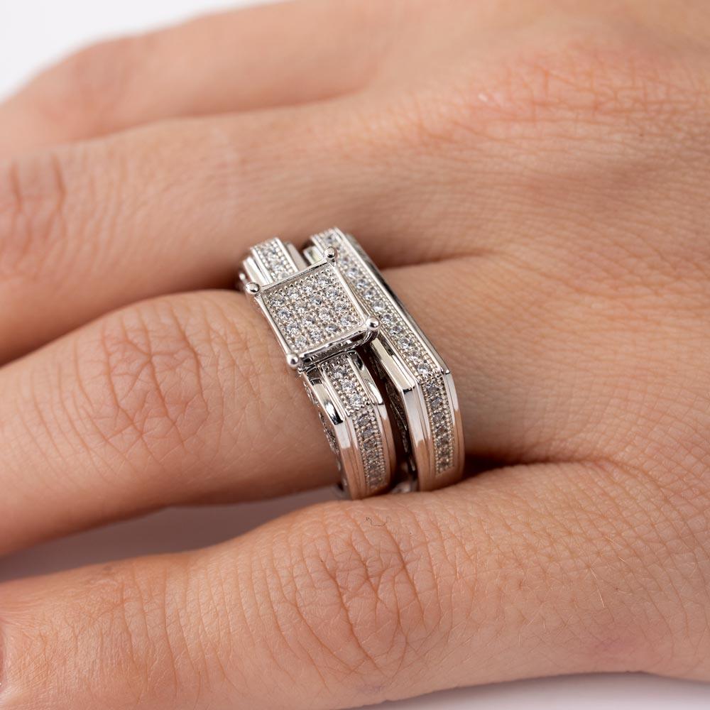Anillo de bodas de plata de ley 925 rodiada con circonitas cúbicas onduladas y centro cuadrado con micropavé - GMR00154