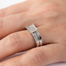 Anillo nupcial de trío con centro de pavé cuadrado chapado en rodio de plata 925 - GMR00170