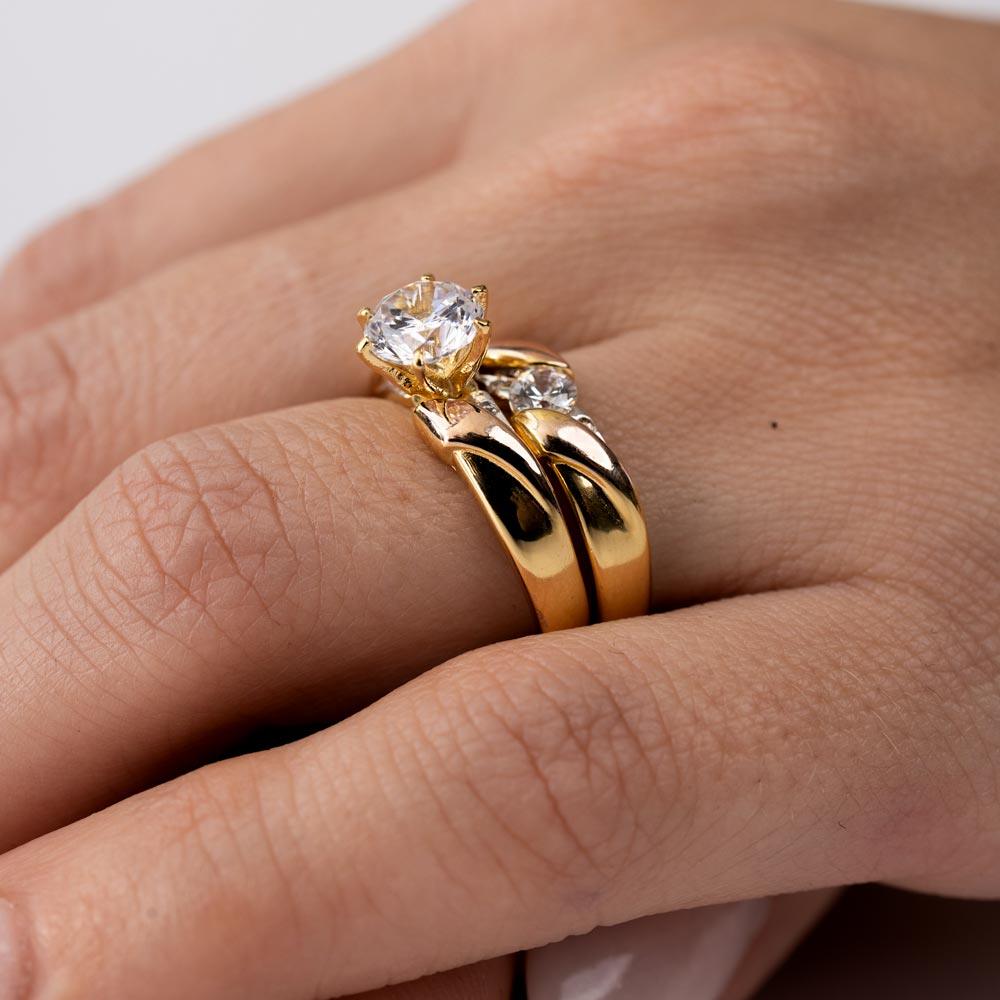 Anillo de bodas de plata de ley 925 con circonitas superpuestas en tres tonos - GMR00200TRI
