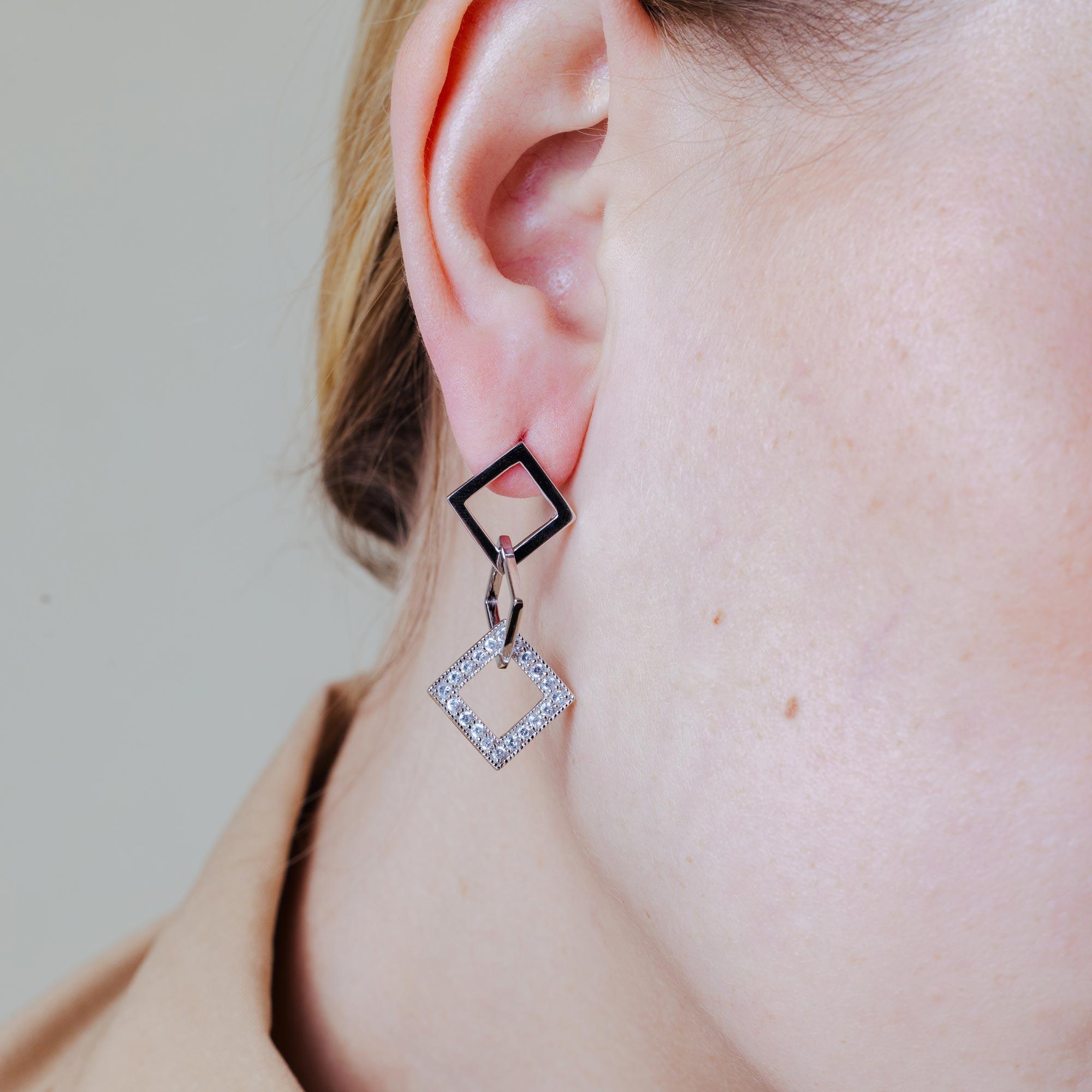 Pendientes colgantes de circonita transparente cuadrada múltiple con micropavé chapado en rodio de plata 925 - ACE00011