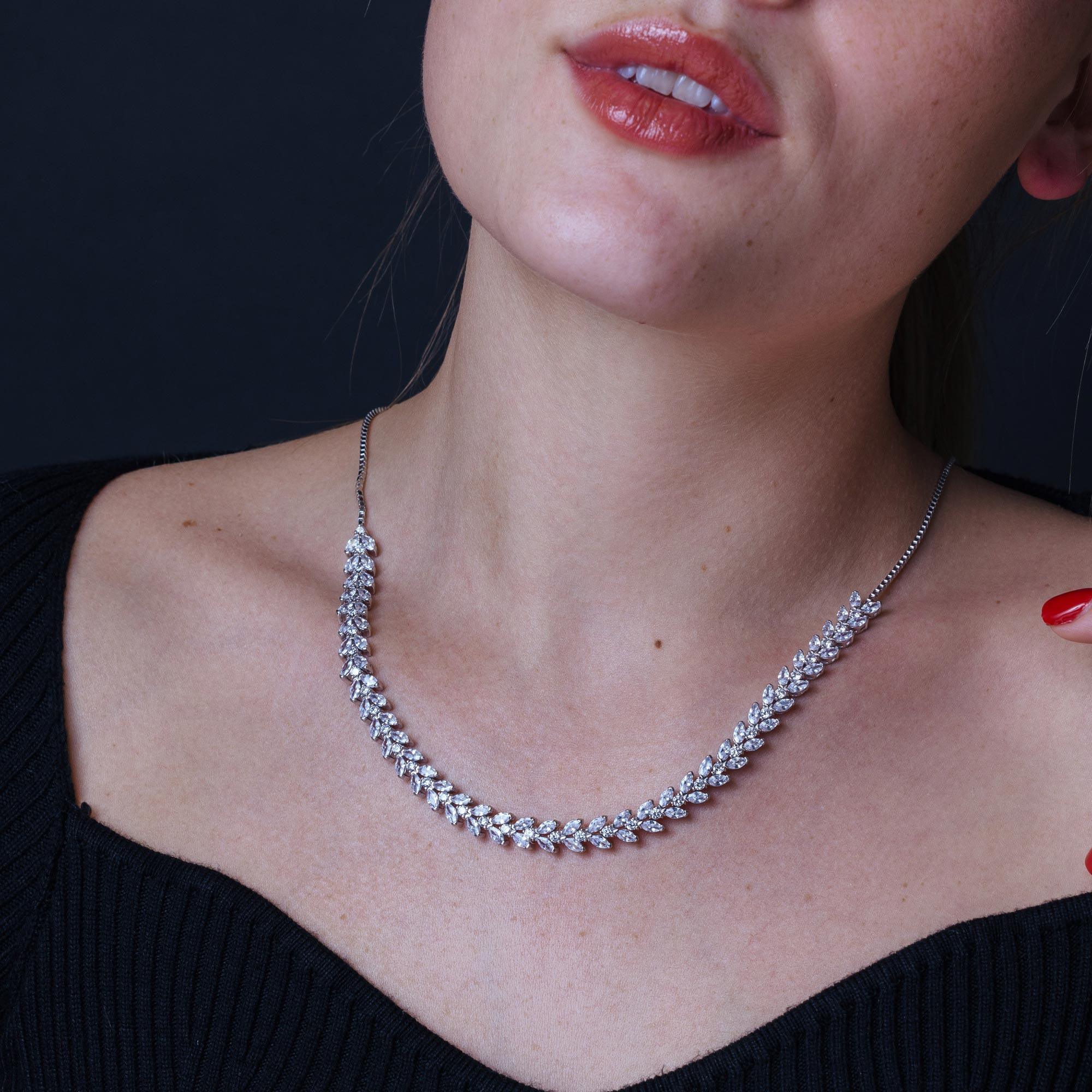 Collar ajustable de plata de ley 925 rodiada con eslabones de hoja y circonitas - BGP01254