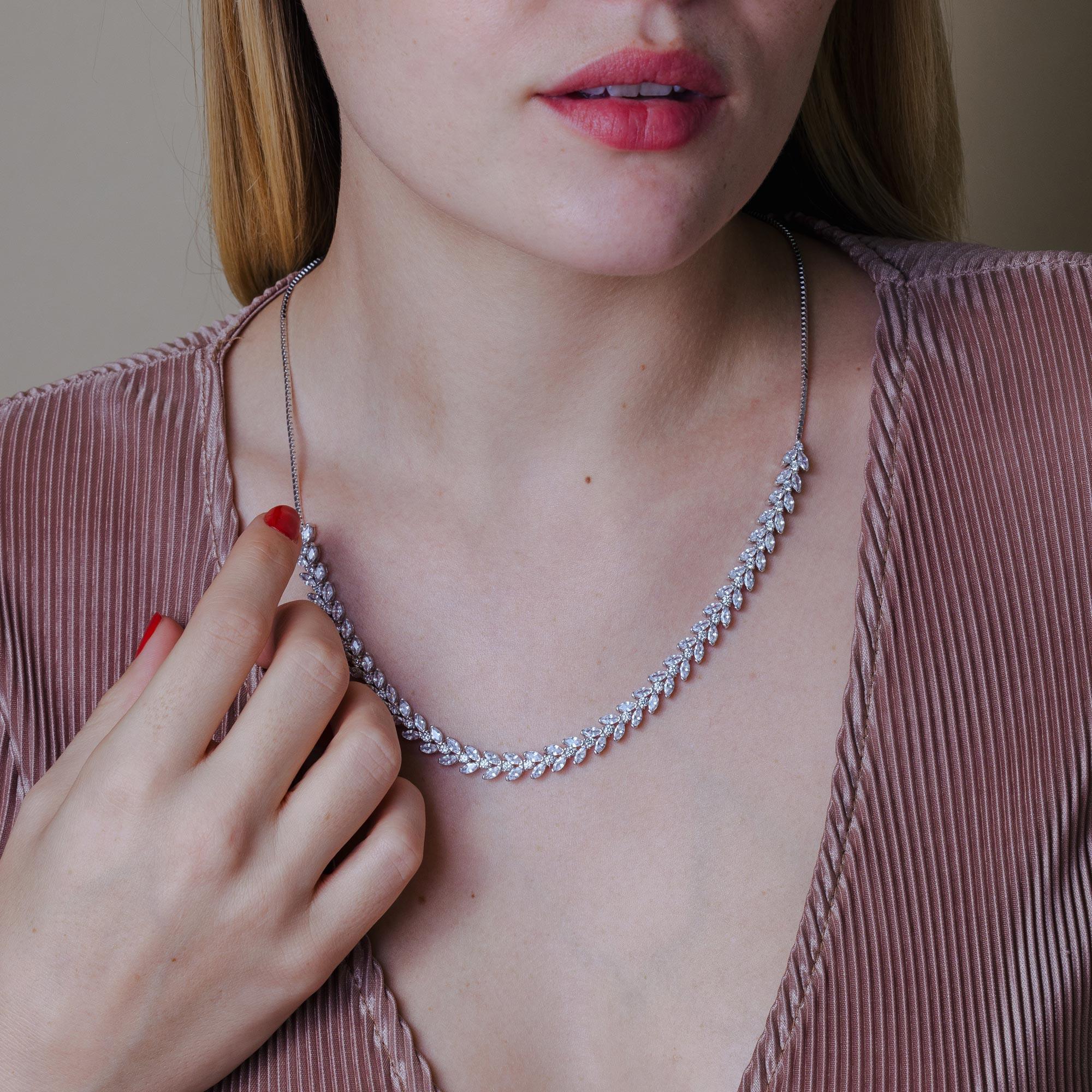 Collar ajustable de plata de ley 925 rodiada con eslabones de hoja y circonitas - BGP01254