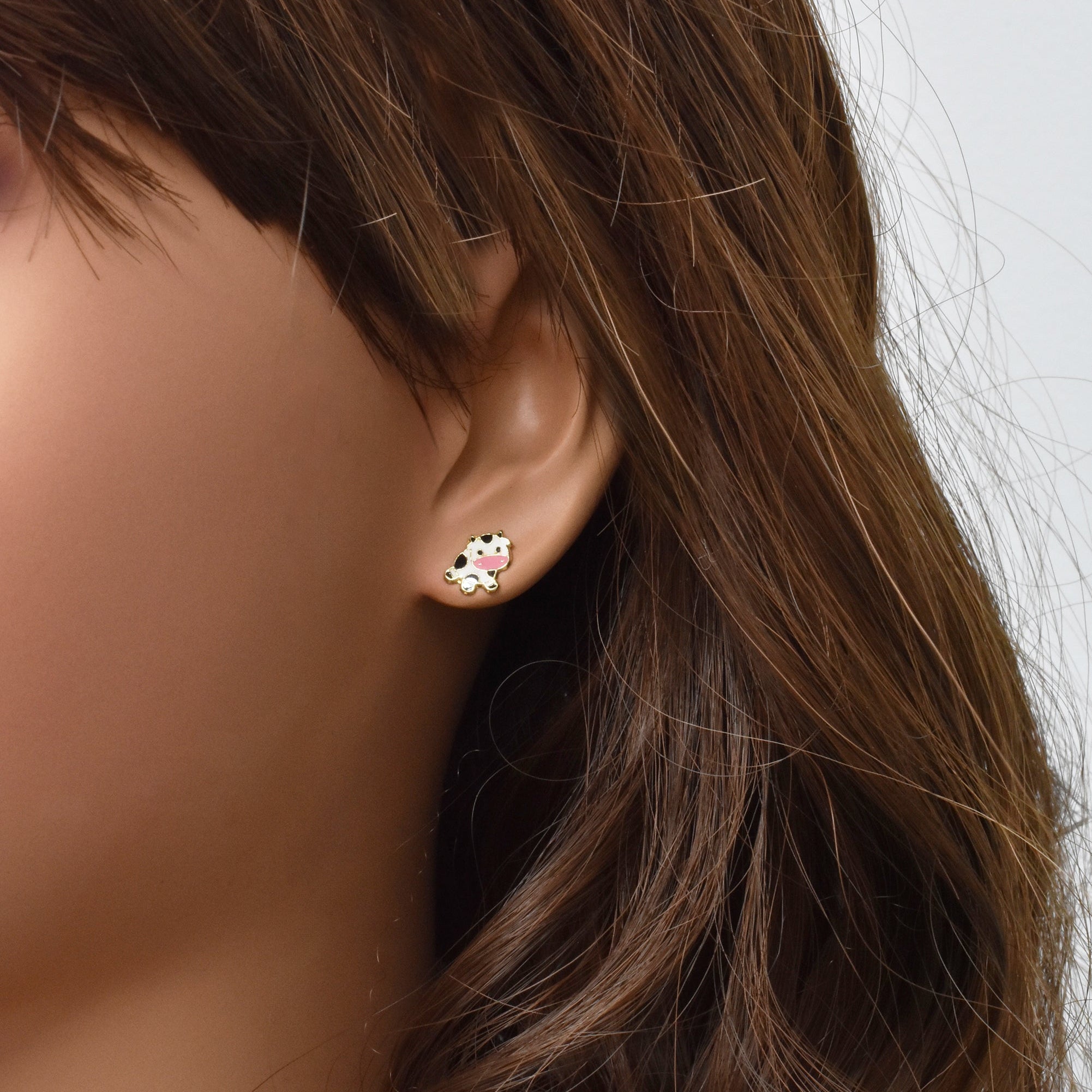 14E00338. - Aretes con rosca de vaca pequeña en oro amarillo de 14 quilates