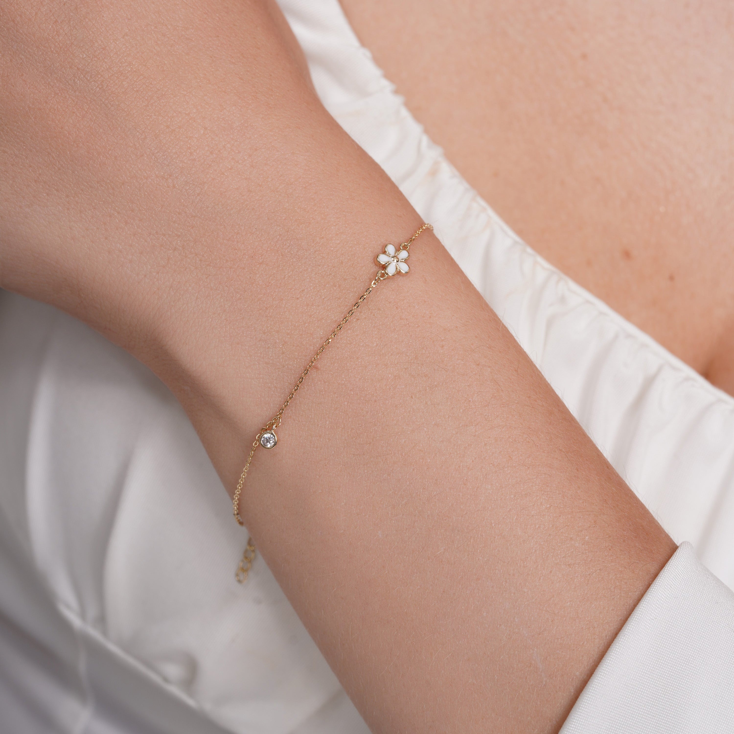14KB0002. - 14 Karat Yellow Gold White Flower and Round Clear CZ Charm Adjustable Bracelet