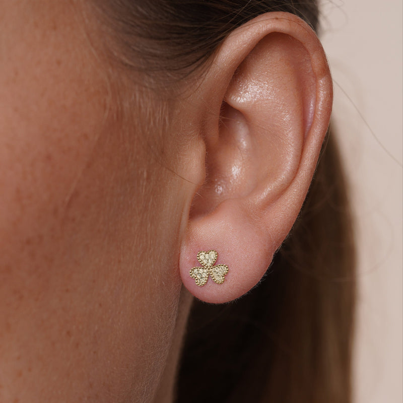 14KE0010. - Pendientes de trébol con cuentas y panal de abeja en oro amarillo de 14 quilates
