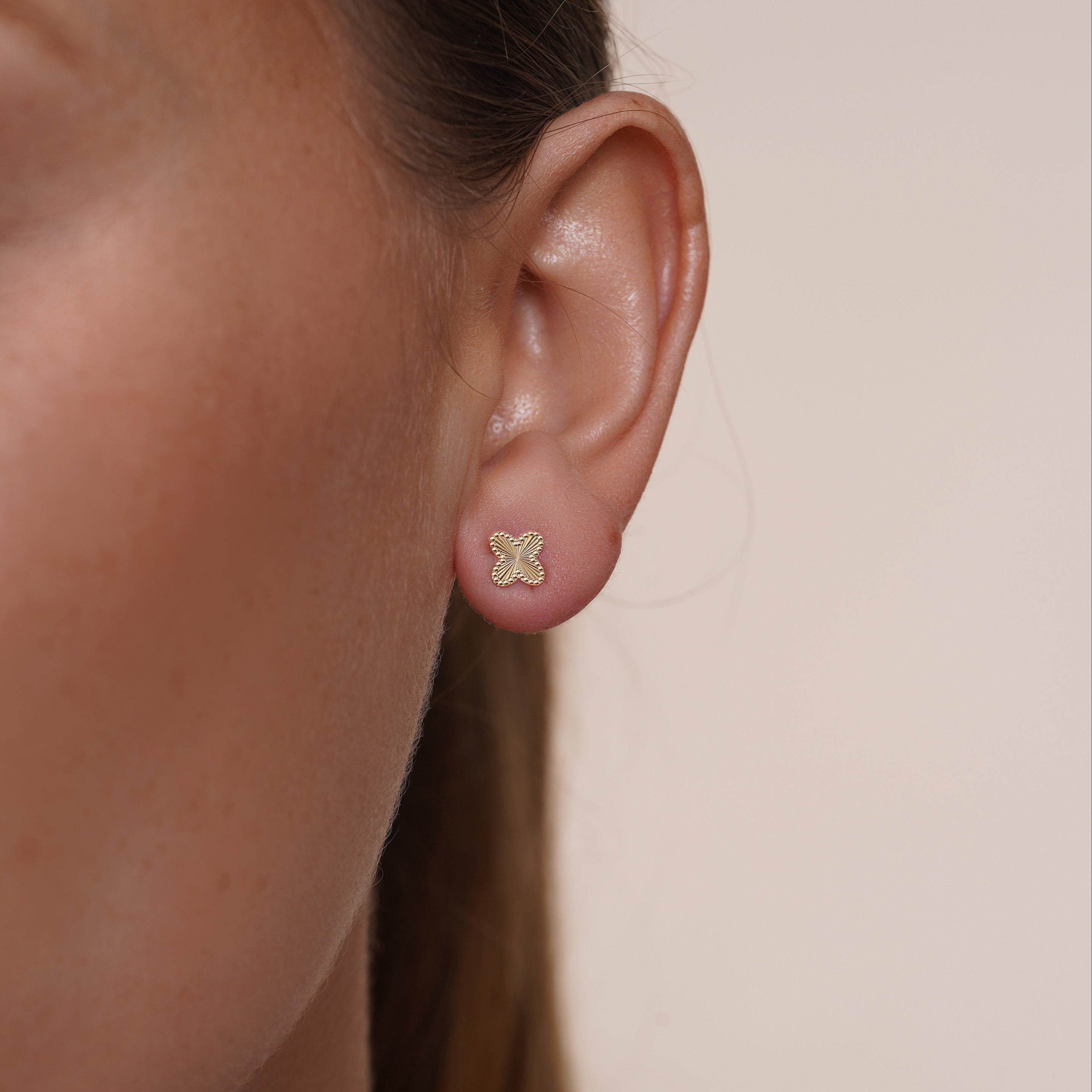 14KE0012. - 14 Karat Yellow Gold Beaded & Iridescent Diamond Cut Clover Earrings