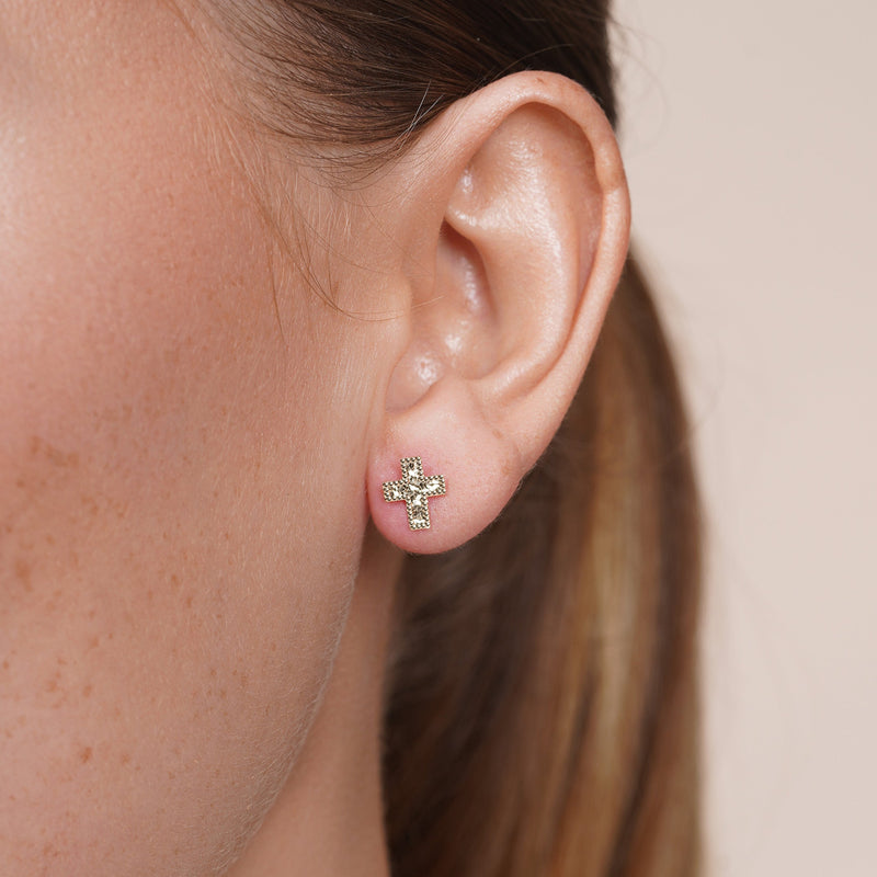 14KE0022. - Pendientes de cruz de confeti con cuentas y corte de diamante en oro amarillo de 14 quilates