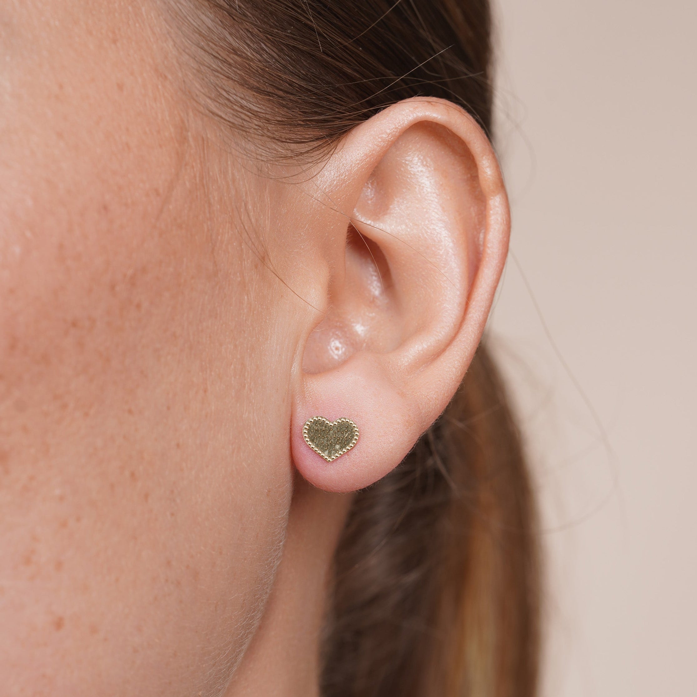 14KE0023. - 14 Karat Yellow Gold Beaded & Honeycomb Heart Earrings