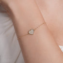 14P00149. - Colgante de oro amarillo de 14 quilates con detalle de corazón de niño sonriente