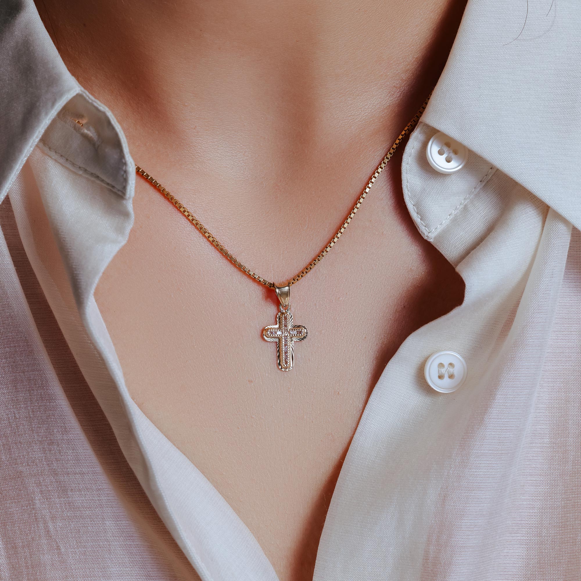 14P00055 - Colgante de oro amarillo de 14 quilates con crucifijo con cuentas y circonita transparente