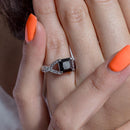 Anillo de plata 925 chapado en rodio con centro cuadrado negro y circonita transparente - BGR00032