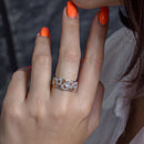 Anillo de múltiples corazones con circonita transparente bañado en plata de 2 tonos - BGR00063