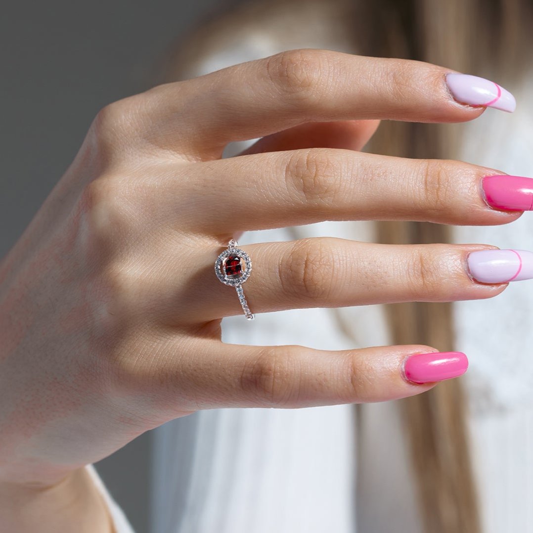 Anillo de plata de ley 925 rodiada con piedra roja y circonita - BGR01140RED