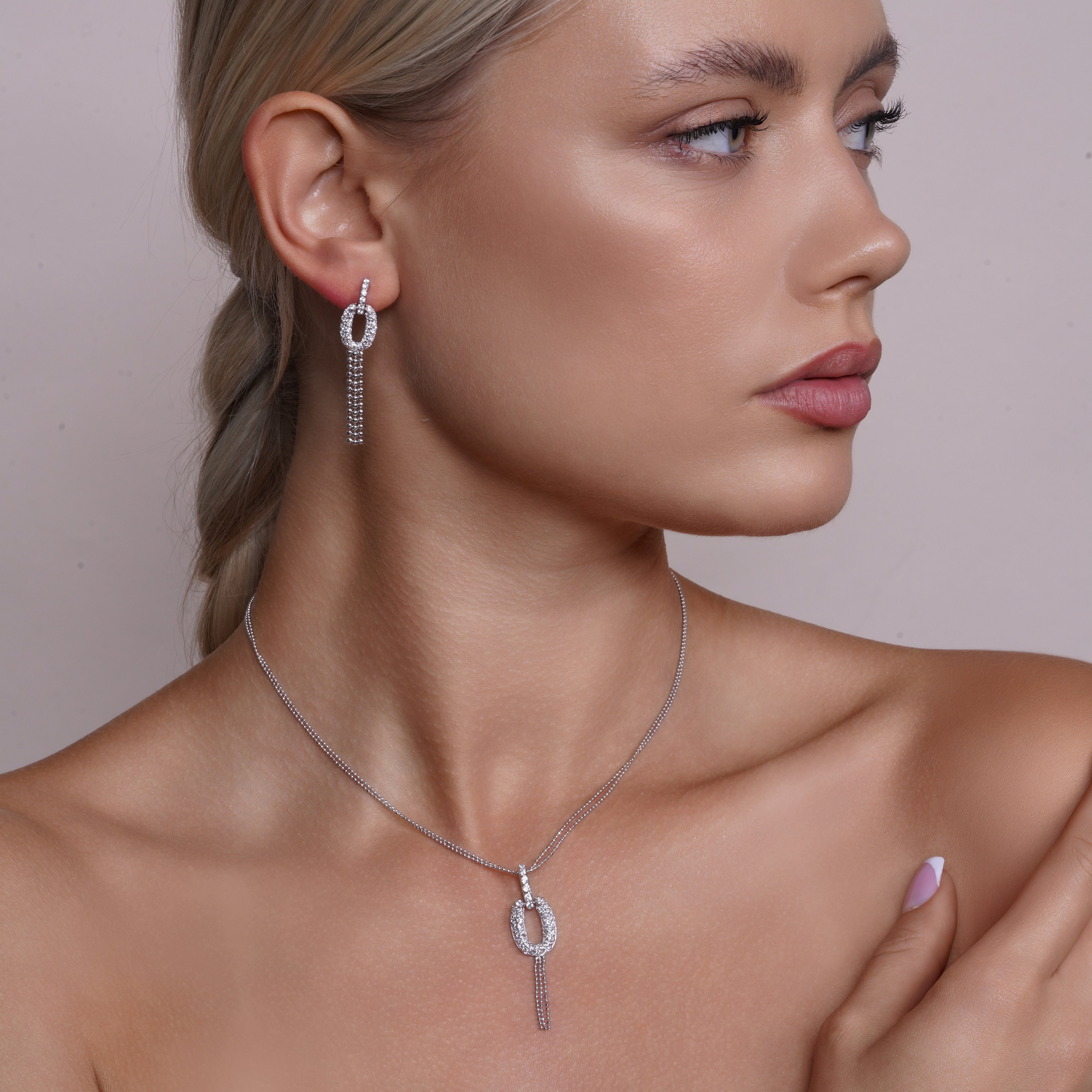 Juego de pendientes con circonitas cúbicas pavé micro transparentes en círculo abierto y collar de plata de ley 925 bañada en rodio - BGS00044