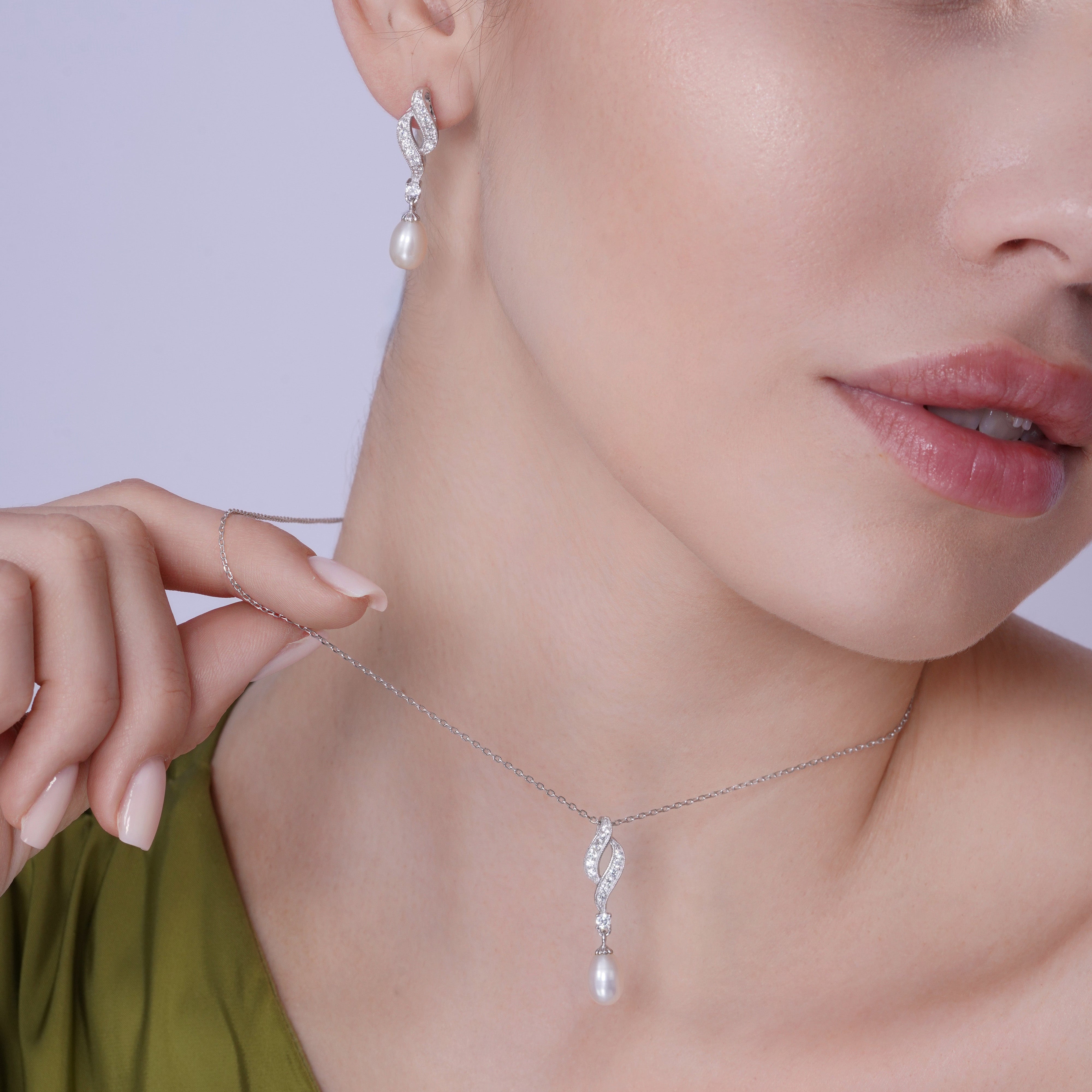 Juego colgante de circonita transparente con perlas de agua dulce chapadas en rodio de plata 925 - BGS00151