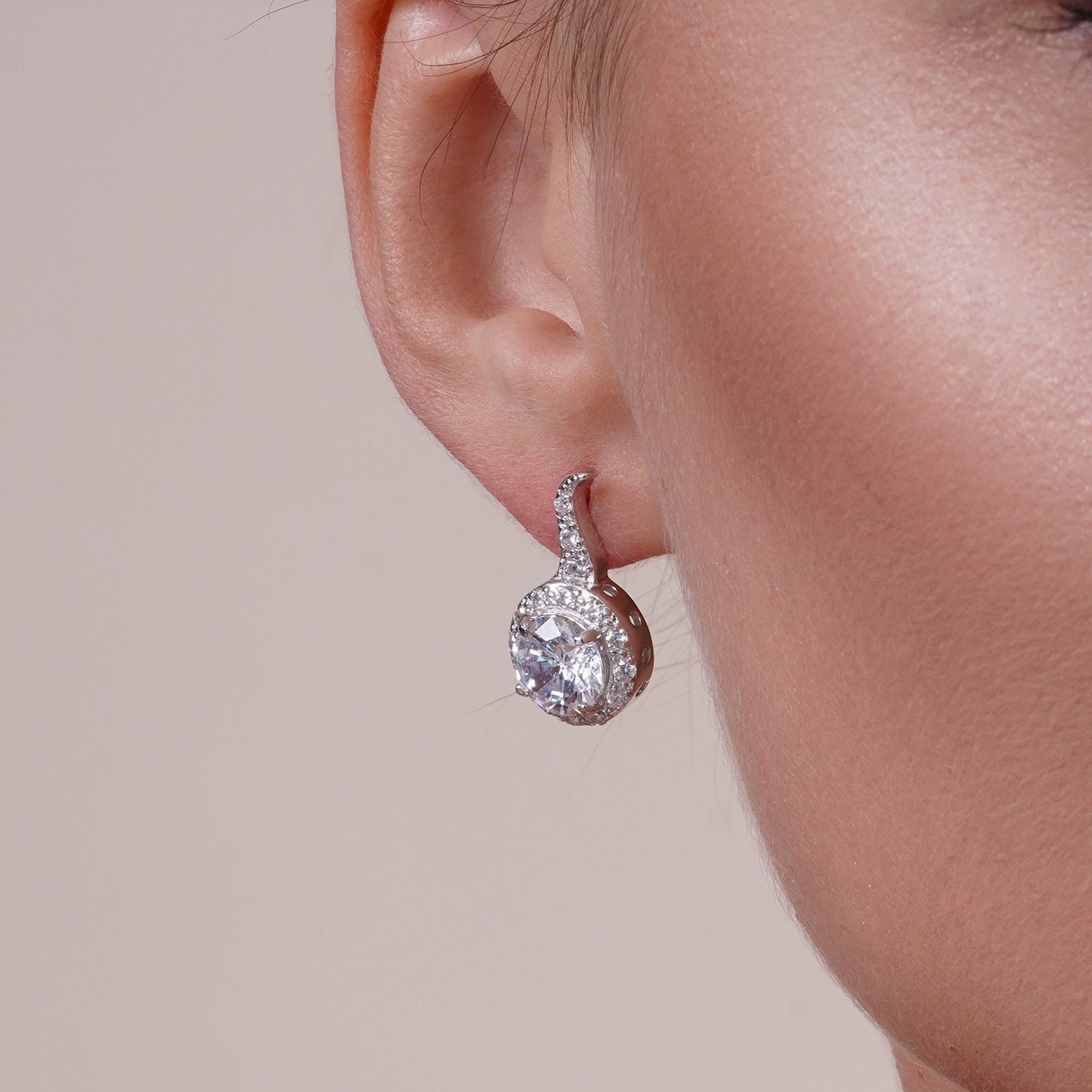 Juego de aretes colgantes y collar colgante con circonita cúbica redonda transparente chapada en rodio de plata 925 - BGS00258