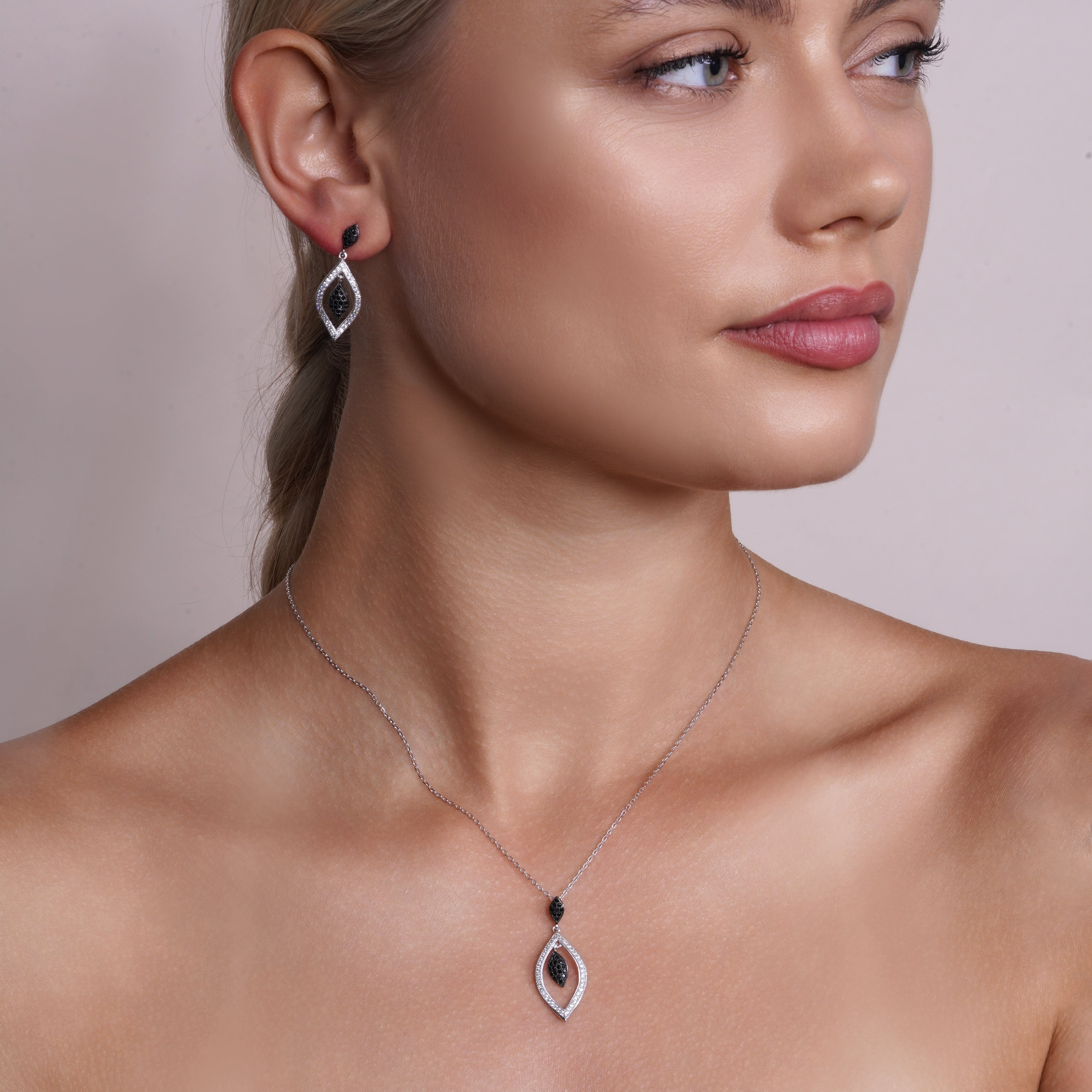 Conjunto de lágrima marquesa abierta de plata de ley 925 chapada en rodio con circonitas cúbicas negras y transparentes - BGS00271