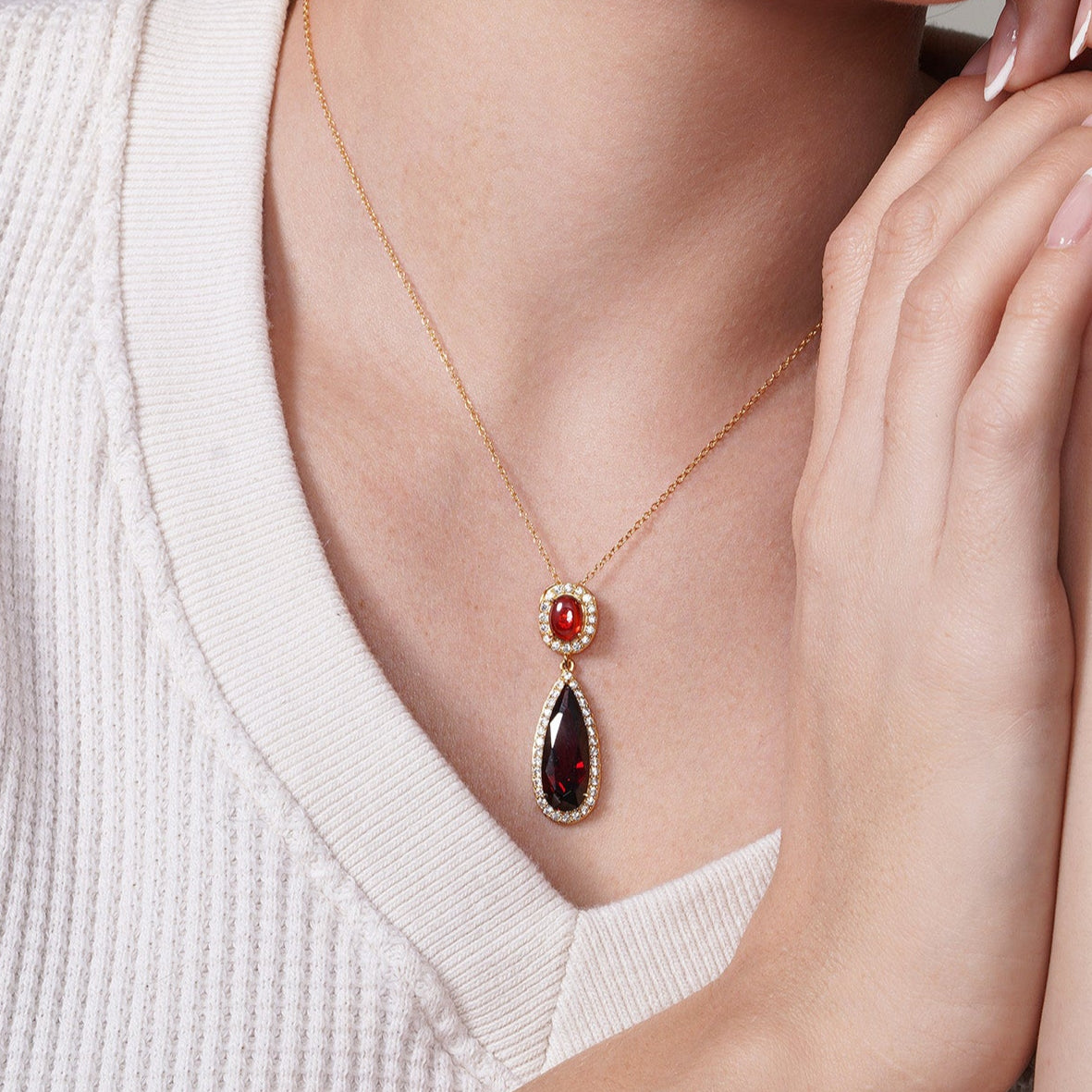 Juego de aretes colgantes y collar colgante con circonita cúbica en forma de lágrima delgada ovalada transparente y roja chapada en oro de plata 925 - BGS00395