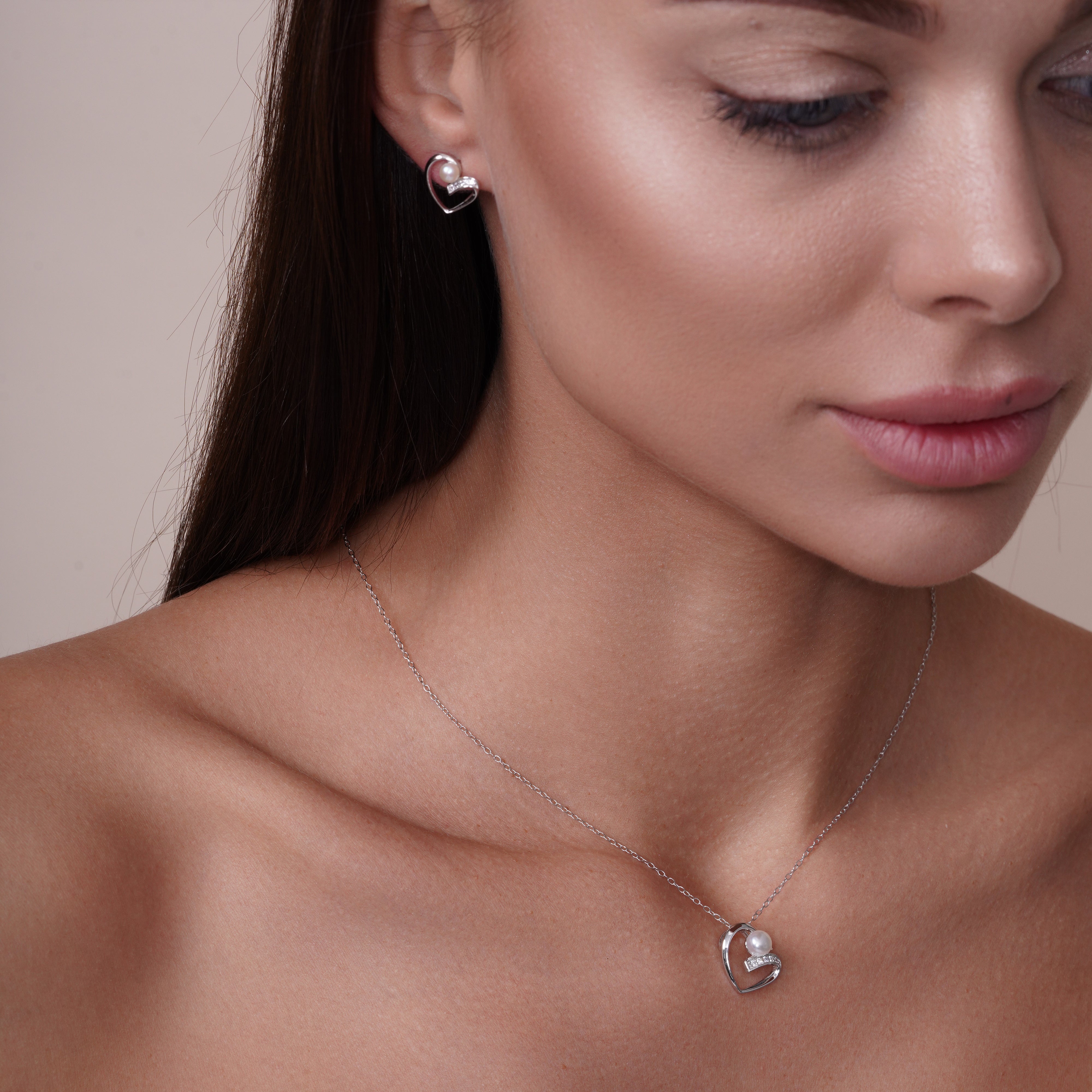 Conjunto de pendientes y colgante de perla con forma de corazón abierto en plata de ley 925 rodiada - BGS00614