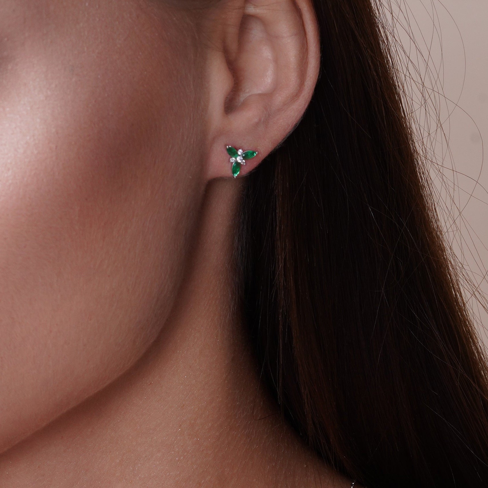Conjunto de pendientes y colgante de plata de ley 925 con rodio, flor de circonita verde y transparente - BGS00624