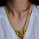 Collar de malla entrelazada con detalles en plata de ley 925 bañado en oro - DIN00056GP