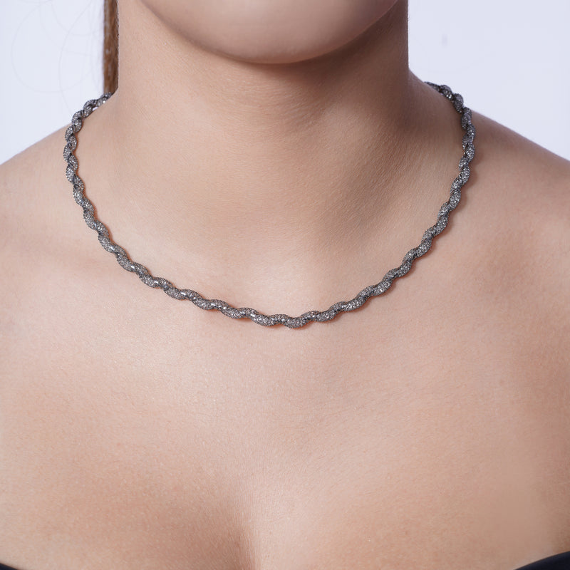 Collar de cristales Swarovski con incrustaciones de malla envolvente chapado en rodio negro - ECN00020BL
