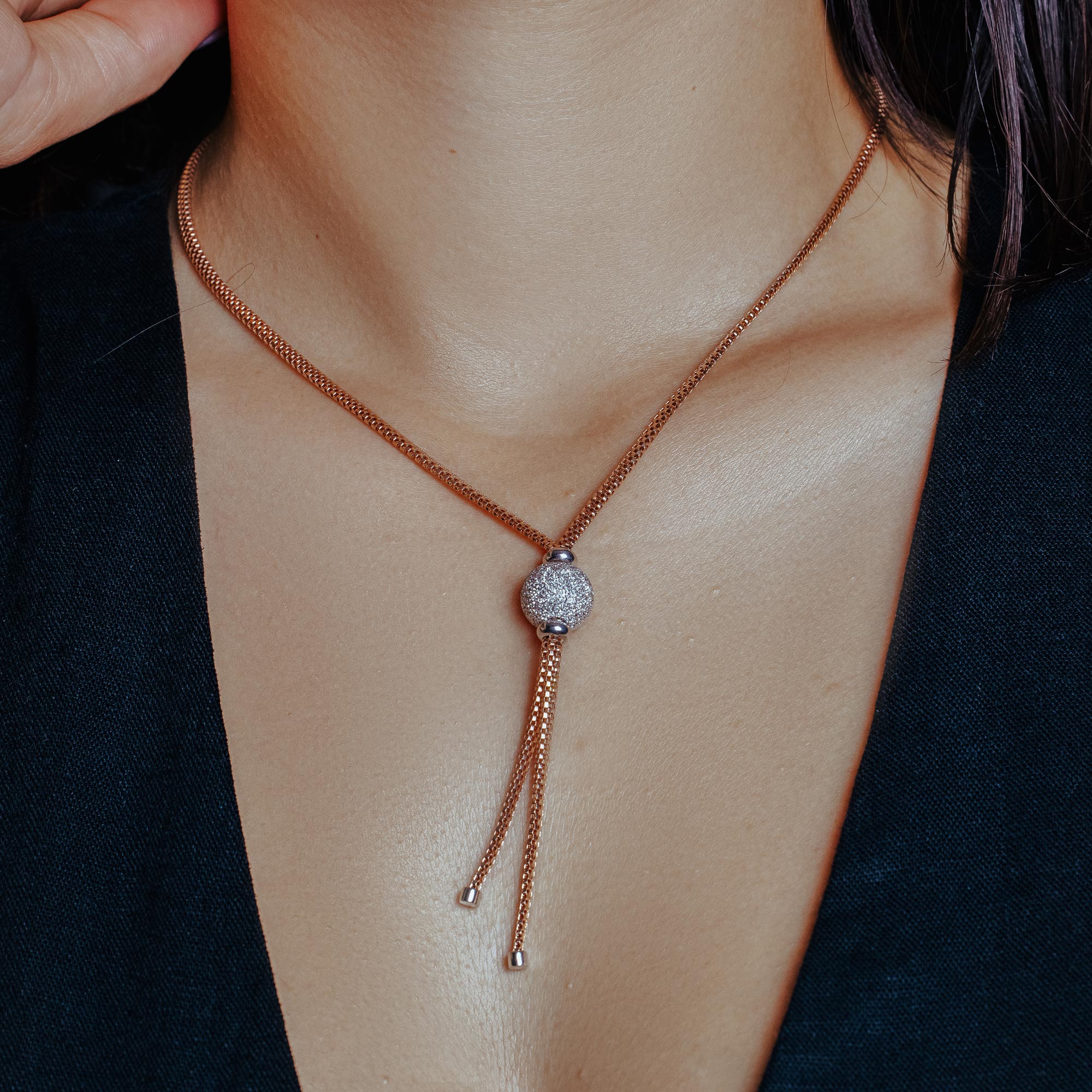 Collar con detalle de bola de plata de ley 925 bañado en oro rosa - ECN001RGP