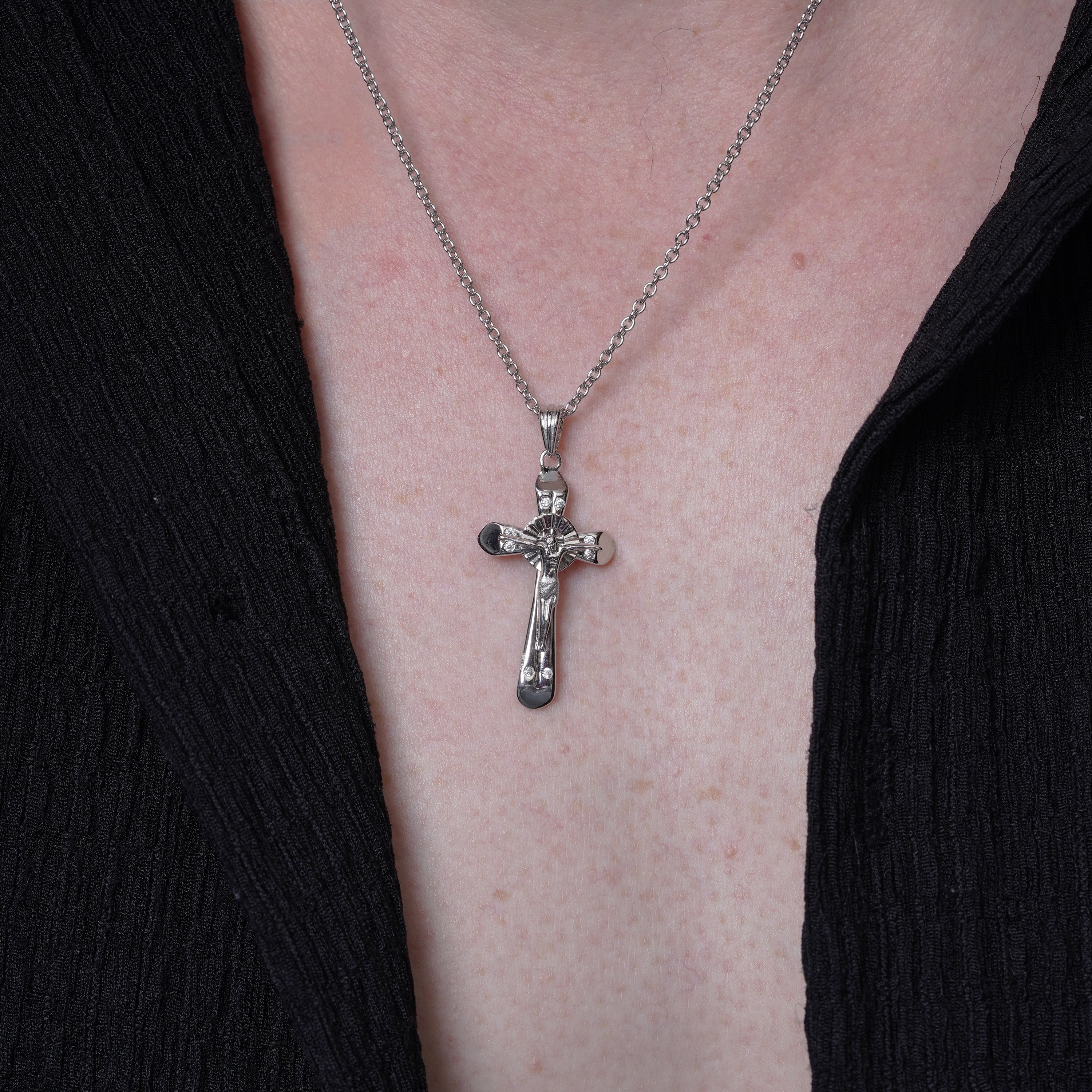 Colgante de cruz con borde de corazón chapado en 2 tonos en plata 925 - GMP00040RG