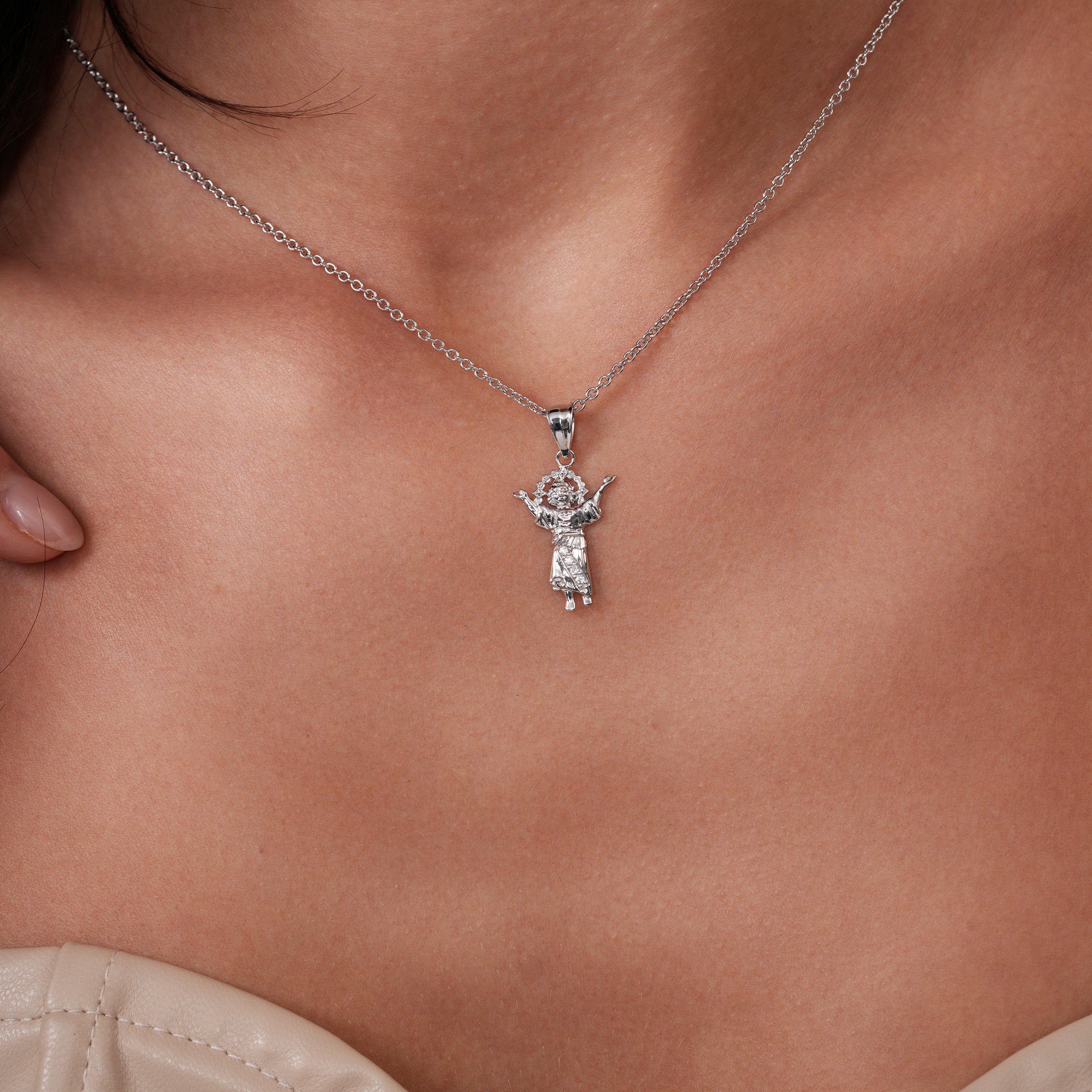 Colgante de Niño Jesús de plata de ley 925 rodiada (14,2 mm x 21,9 mm) - GMP00183