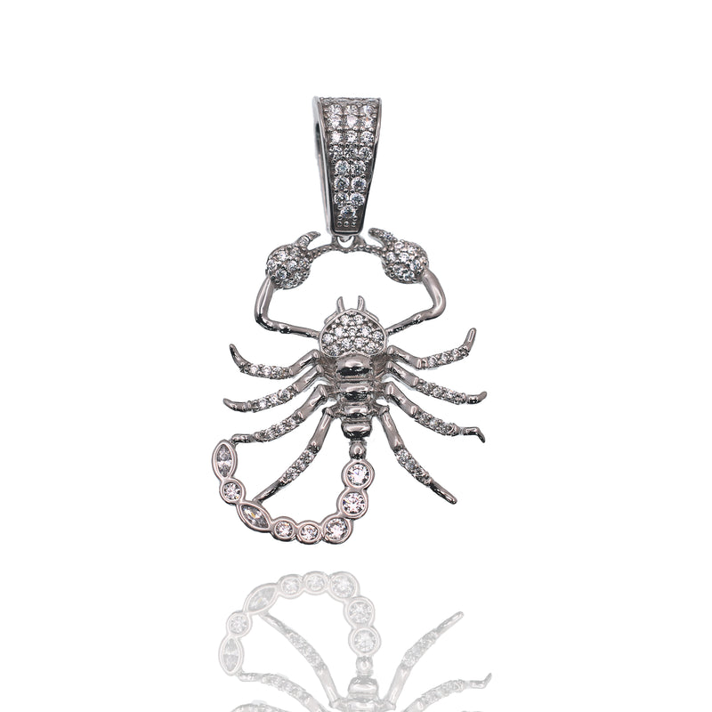 Colgante de escorpión de plata de ley 925 rodiada con circonitas transparentes de 23,5 mm x 29,2 mm - GMP00187