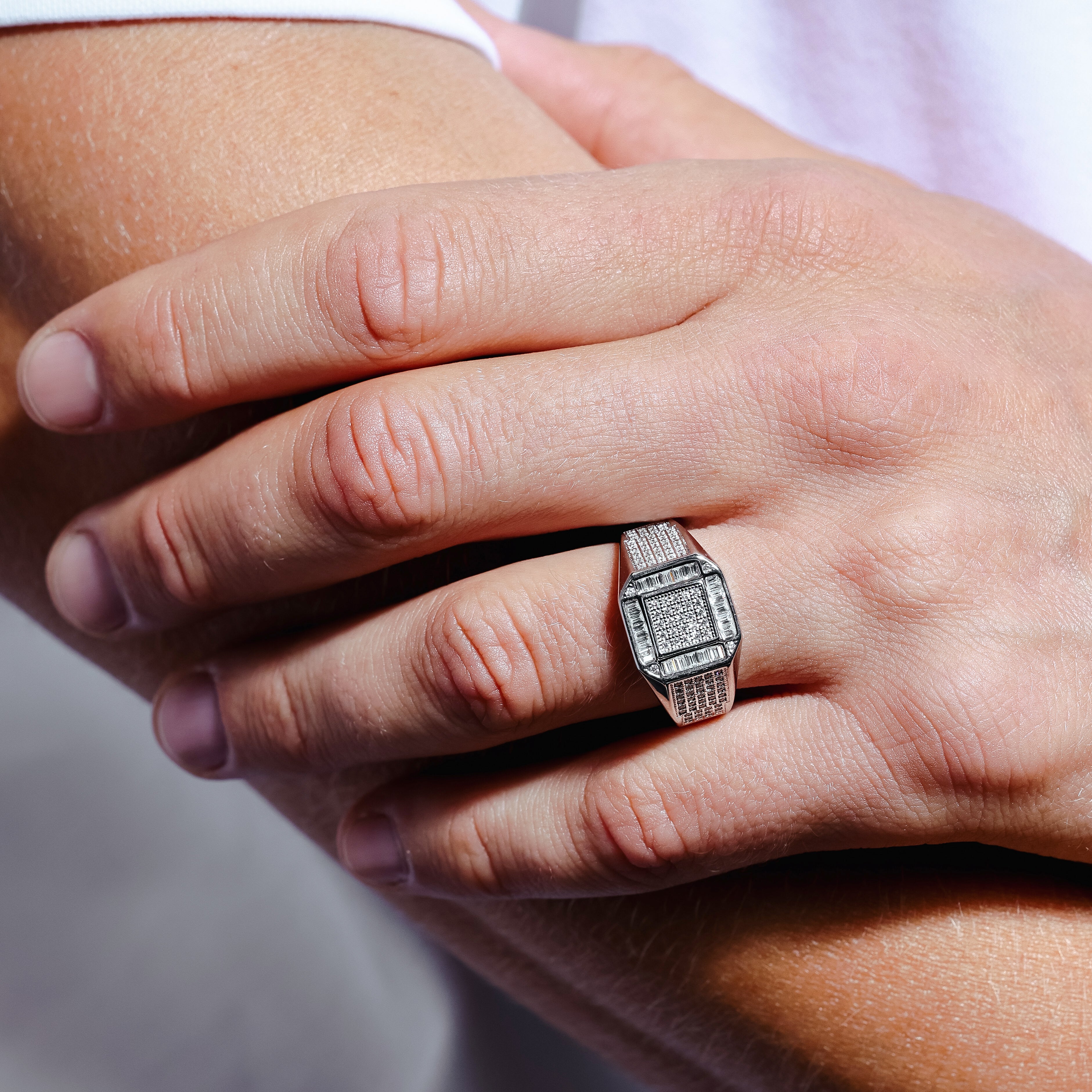 Anillo de plata de ley 925 rodiada con circonita cuadrada para hombre - GMR00219