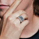 Anillo de circonita cúbica con diseño de albañilería para hombre en plata de ley 925 rodiada - GMR00243