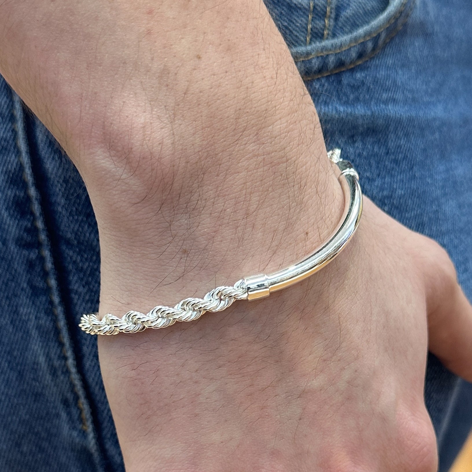 Pulsera de plata de ley 925 con barra redonda hueca de 4 mm - CHHB012