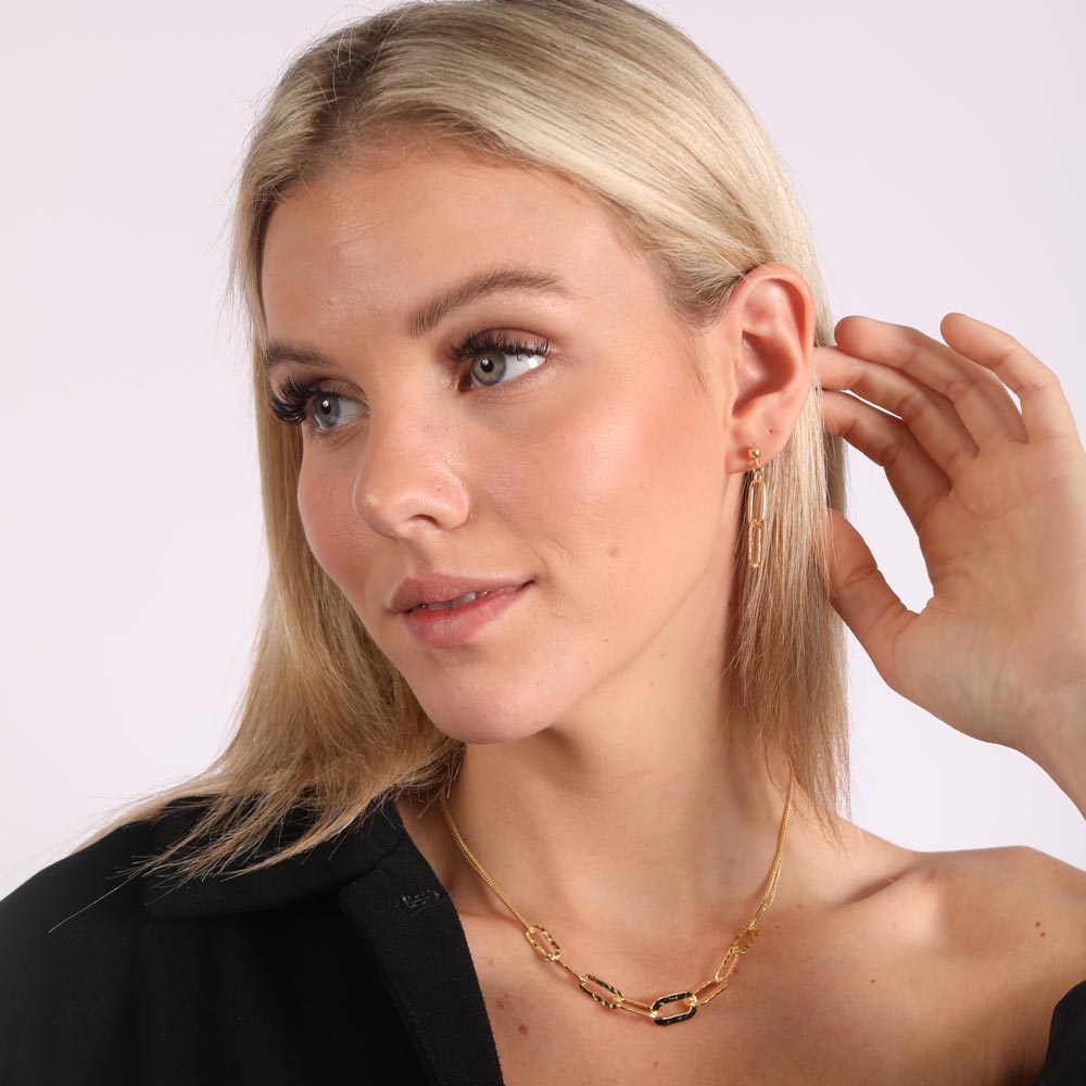 Collar texturizado con cadena de clip de plata de ley 925 bañada en oro - ITN00155-GP