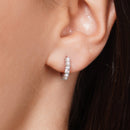 Pendiente de botón de plata de ley rodiada con doble banda de 4,5 mm x 21 mm - GME00131