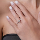 Anillo de compromiso solitario de plata de ley 925 rodiada con pavé de diamantes redondos de 5 mm cultivados en laboratorio - LGMR00006