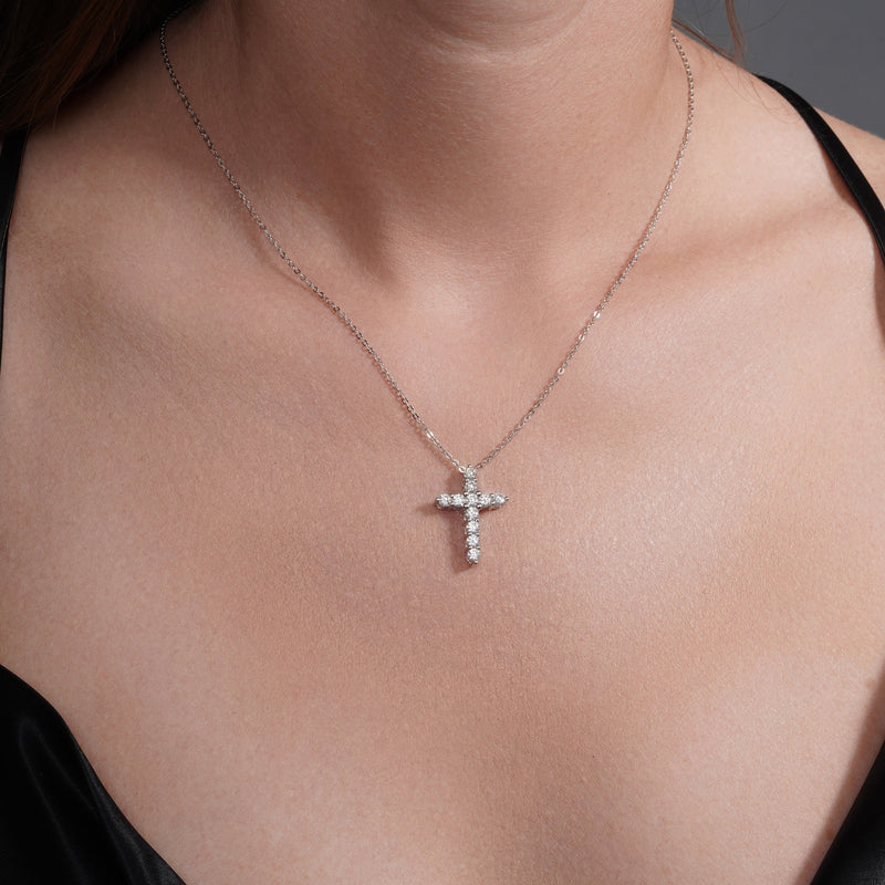 Pendiente de aro con cruz de moissanita en plata de ley 925 rodiada - MGME00037
