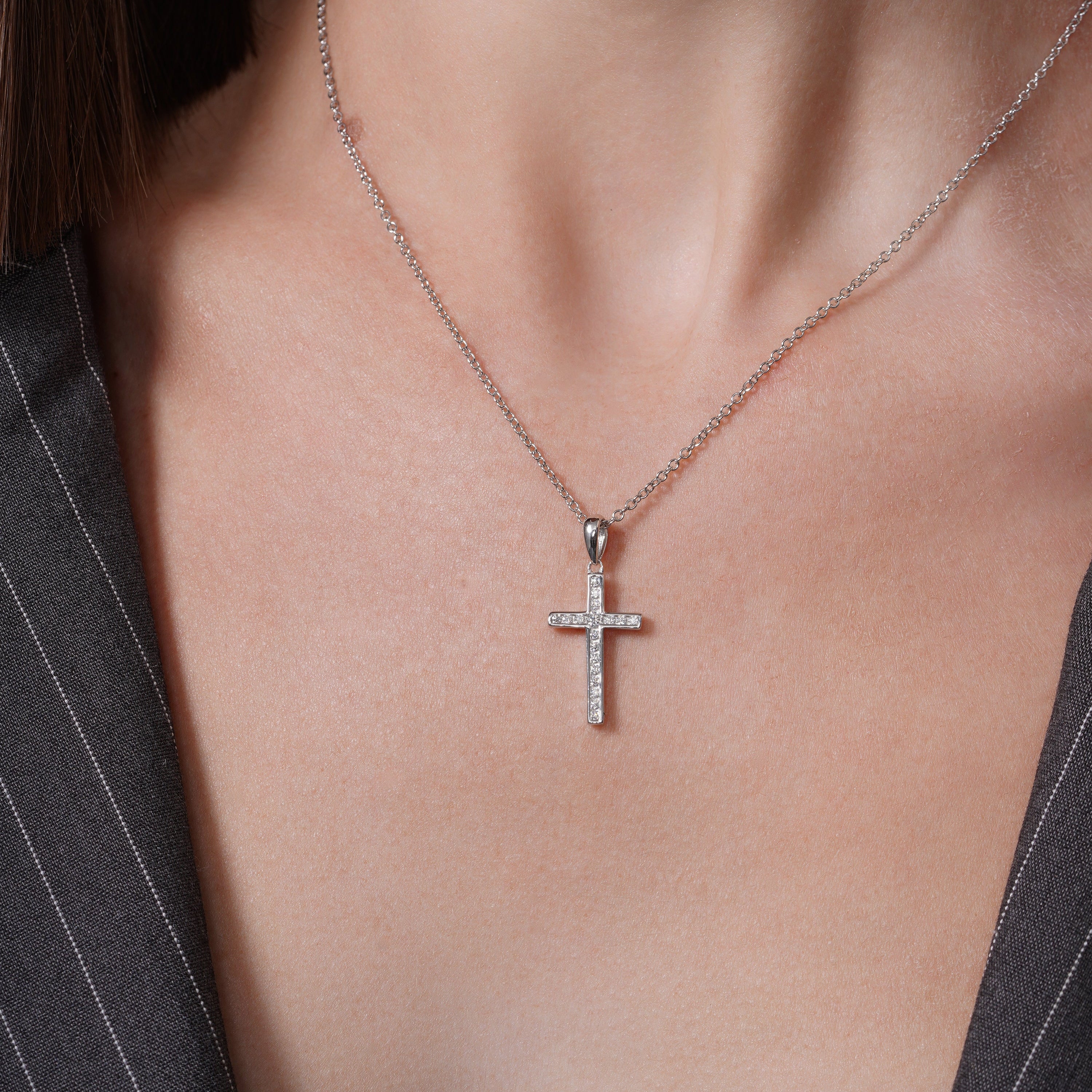 Colgante de cruz de moissanita de plata de ley 925 rodiada (13,3 mm x 21,7 mm) - MGMN00021