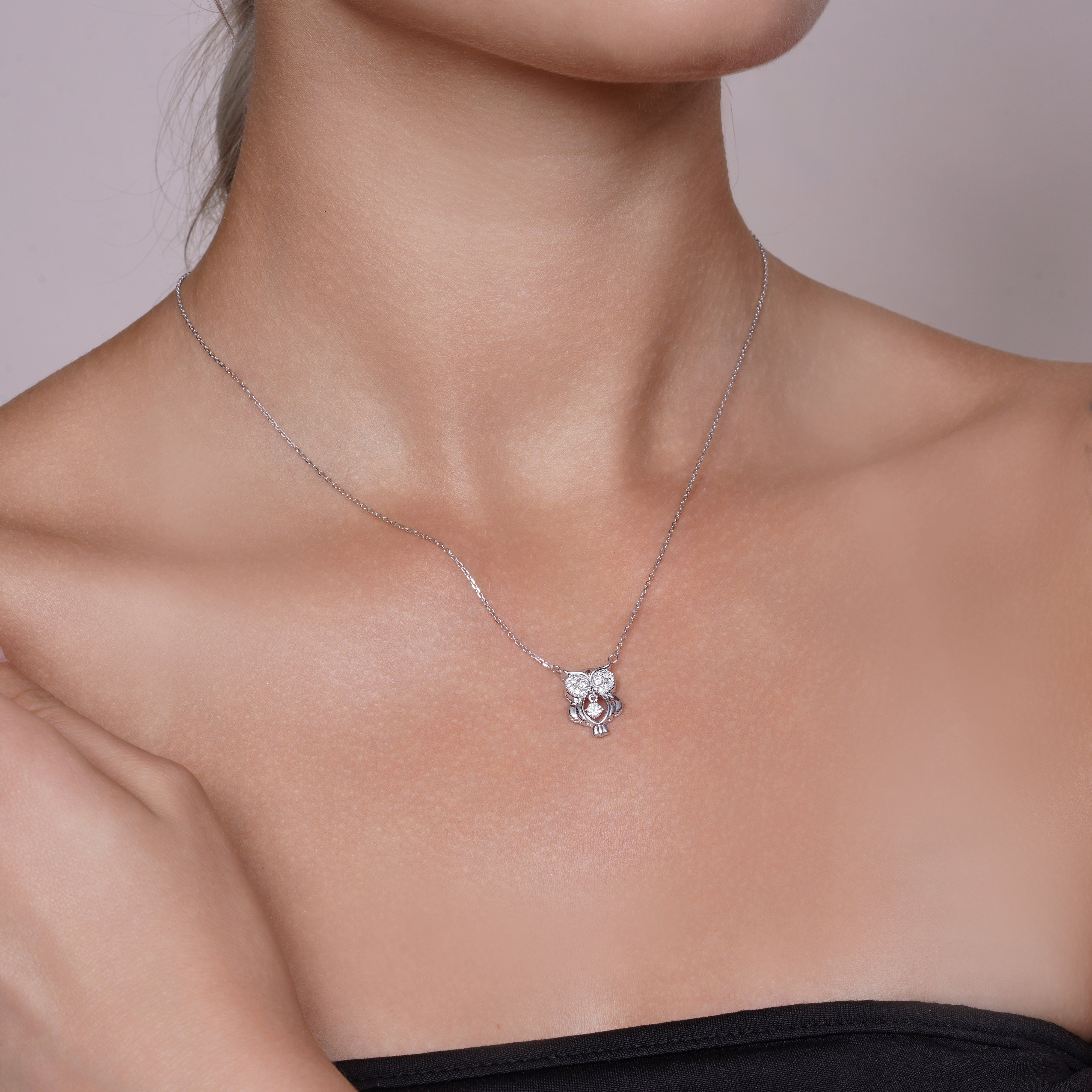 Collar con colgante de búho de moissanita móvil de plata de ley 925 chapado en rodio - MGMN00028