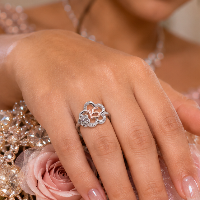Anillo de quinceañera con flor de moissanita de plata de ley 925 chapado en dos tonos - MGMR00075