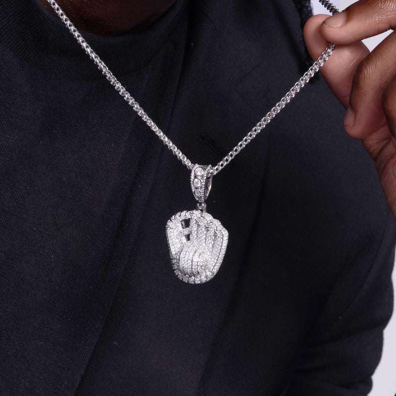 Colgante de plata de ley 925 rodiada con circonita cúbica transparente y diseño de guantes de béisbol - SLP00170