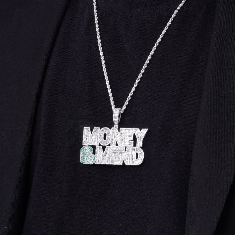 Colgante de hip hop "MONEY ON MY MIND" en plata de ley 925 rodiada con circonitas - SLP00242