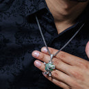 Colgante de bolsa de dinero Cash King en plata de ley 925 rodiada con circonitas verdes y transparentes - SLP00394