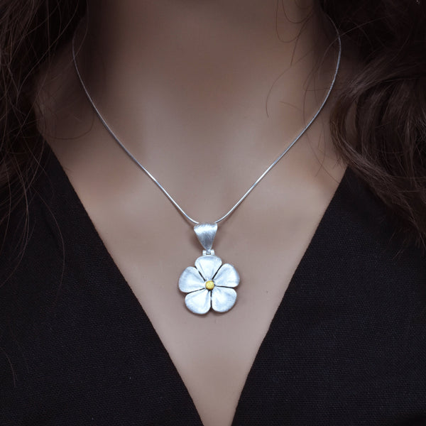 Liquidación - Colgante de flor en plata de ley bitono con acabado mate - SPP00016
