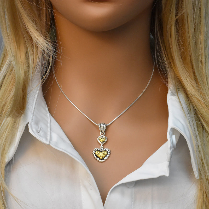 Liquidación - Colgante de dos corazones en plata de ley con acabado mate, bicolor - SPP00025