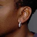 Liquidación - Pendientes de medio aro con circonitas transparentes invisibles y rodiadas en plata 925 - STEM111