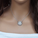 Collar con colgante de sol en plata 925 con circonitas transparentes y baño de rodio - STP00032